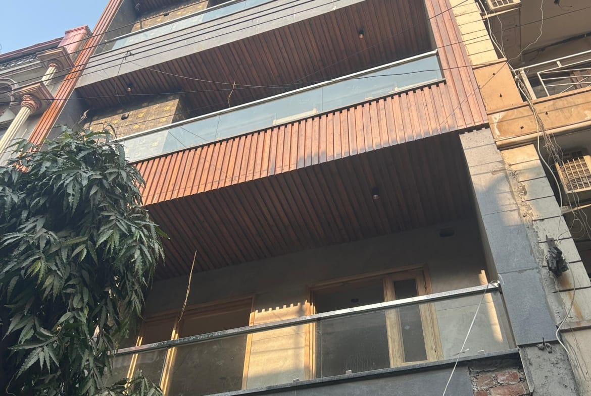 floor for sale at cp block pitampura