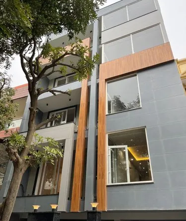 floor for sale in saraswati vihar