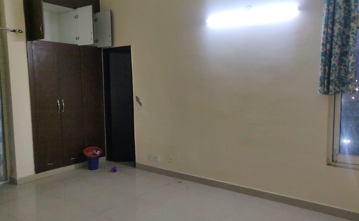 Flat for rent in noida