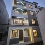 Floor for sale in Chander Vihar