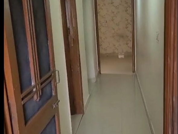 Floor for rent in Kirti Nagar