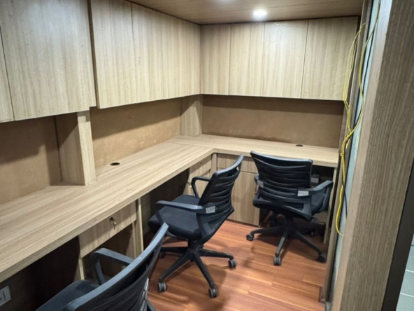 Office for rent in Mansarover Garden