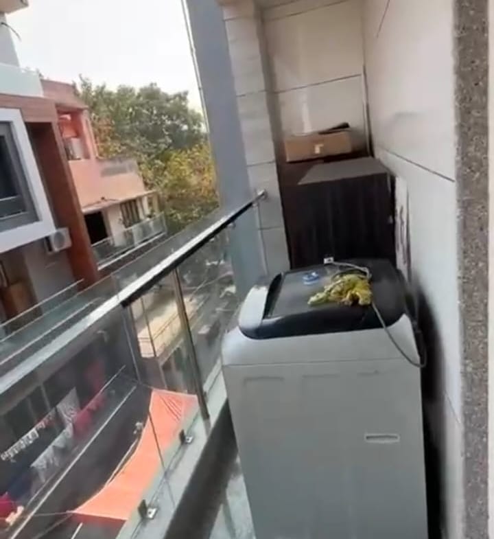 Floor for sale in Rajouri Garden