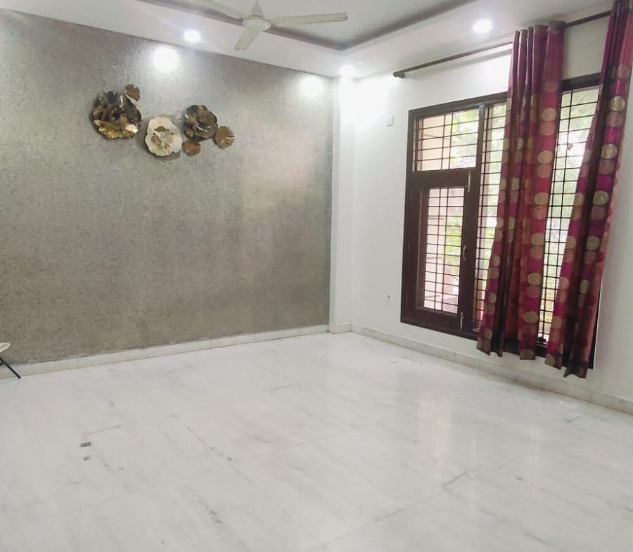 4BHK Floor for sale in Rajouri Garden