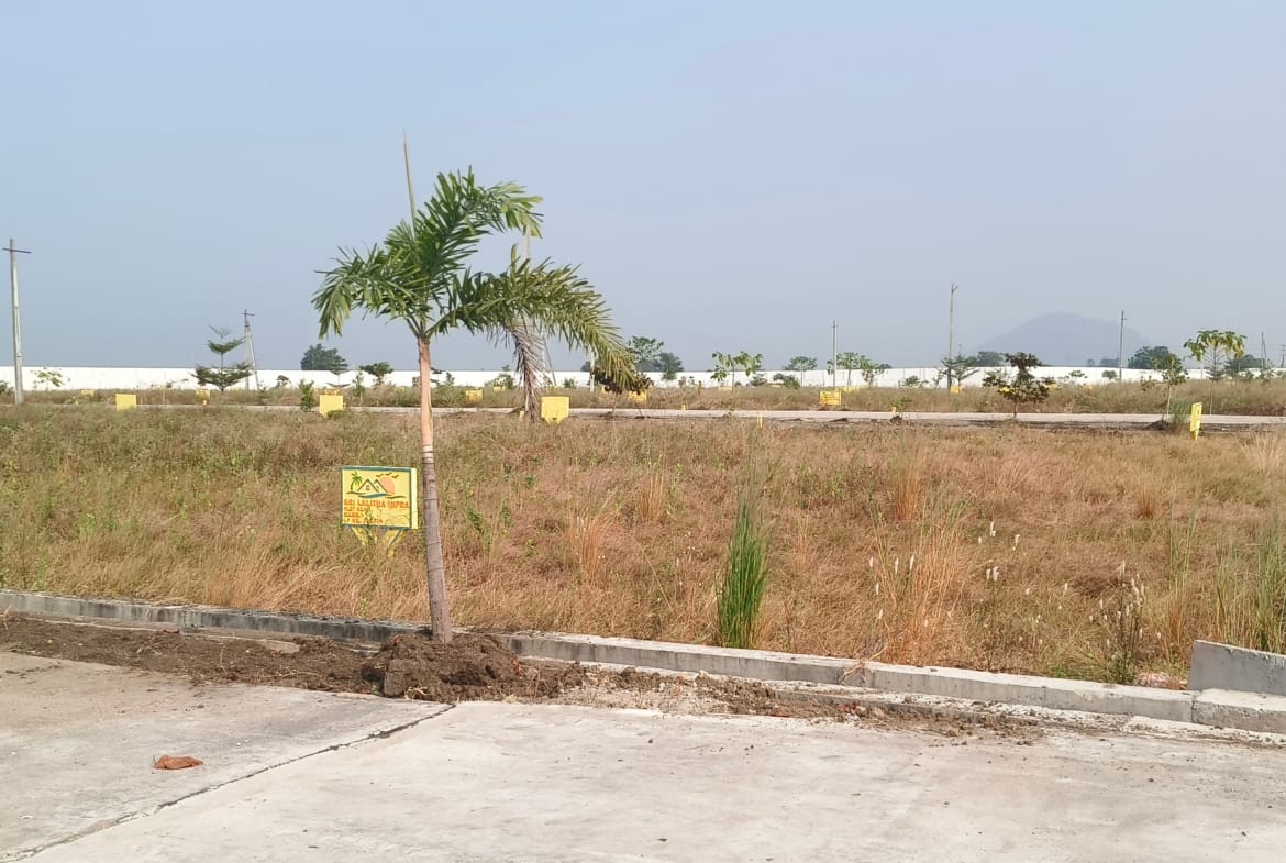 Plot for sale in Tadikonda