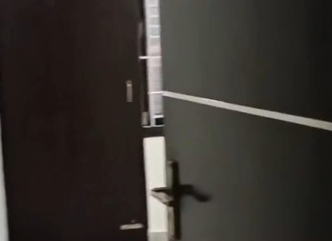 Floor for sale in Hari Nagar