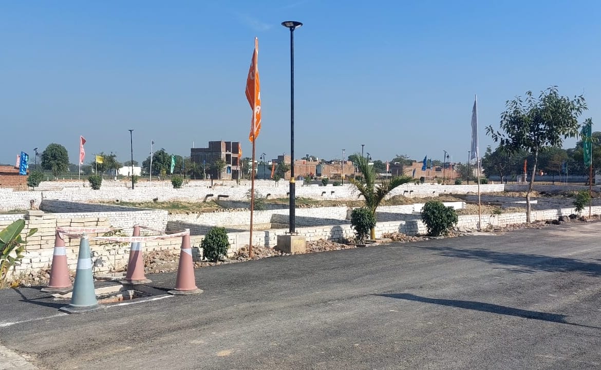 Plot for sale in Jattari