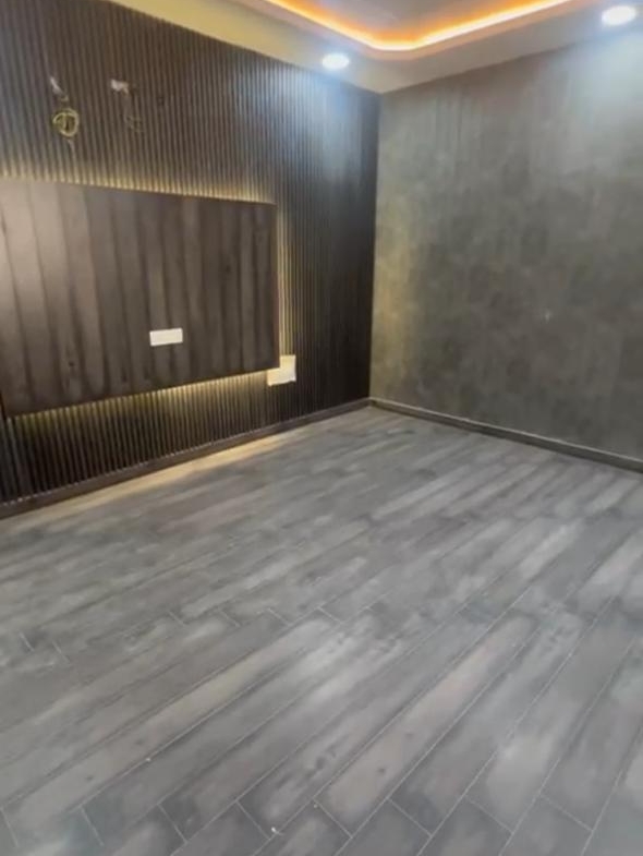 Flat on sale in Pitampura