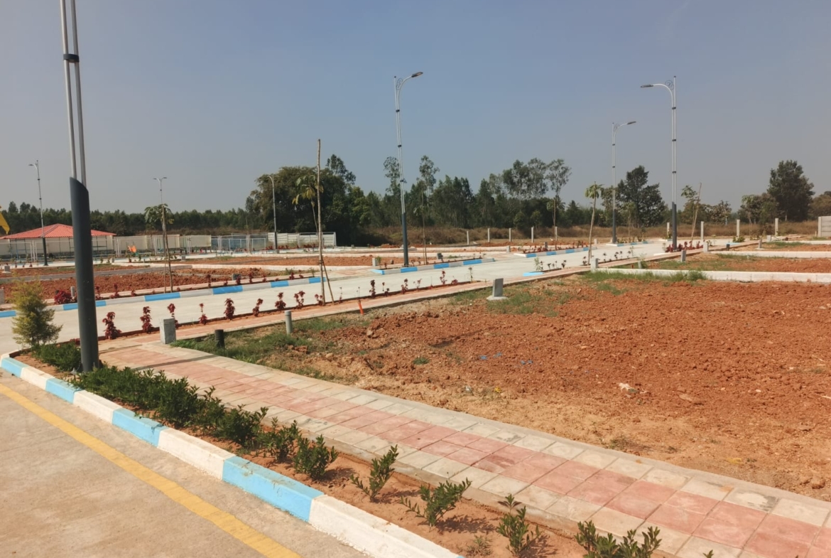 Plot for sale in Suragajakkanahalli