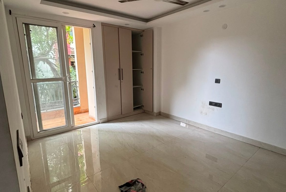 Floor for Rent in Saket